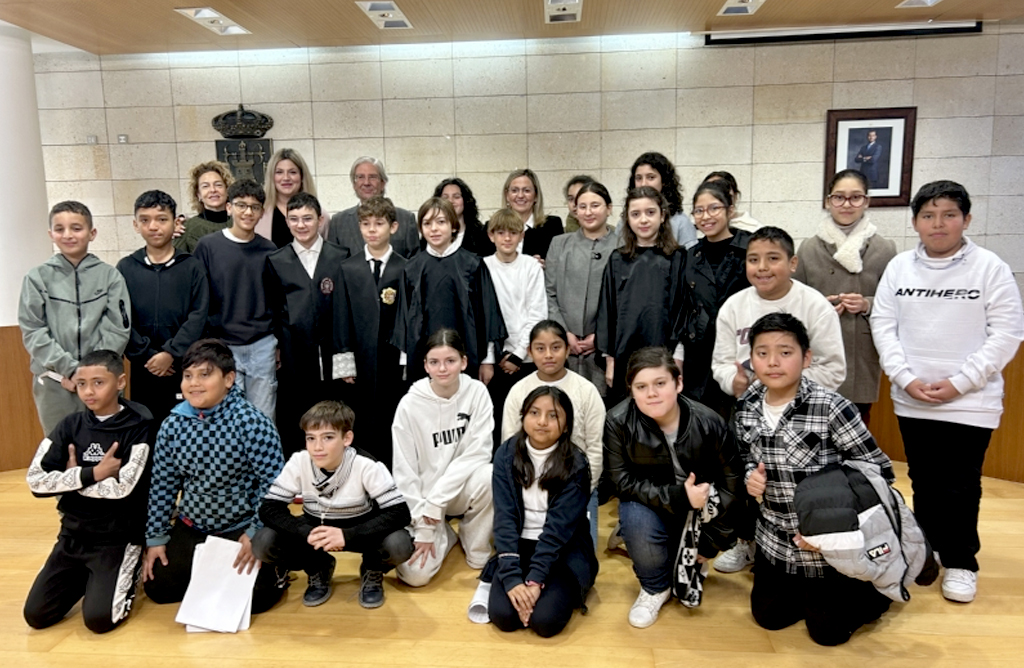 El CEIP Santa Eulalia simula la celebracin de un juicio en el saln de plenos